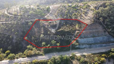 Quinta com 1,0250 ha e uma ruína em luzianes gare