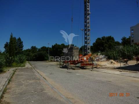 Lote para prédio em  santarém em urbanização de referência