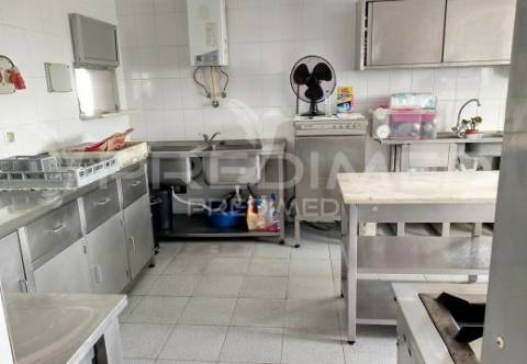 Marteleira. restaurante totalmente equipado