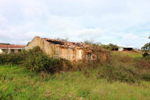 Quintinha com 3 ruínas a 20 km da praia da zambujeira