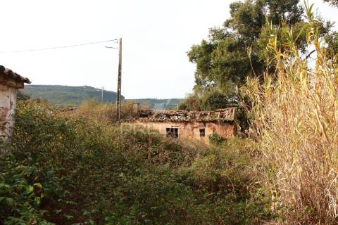 Quintinha com 3 ruínas a 20 km da praia da zambujeira
