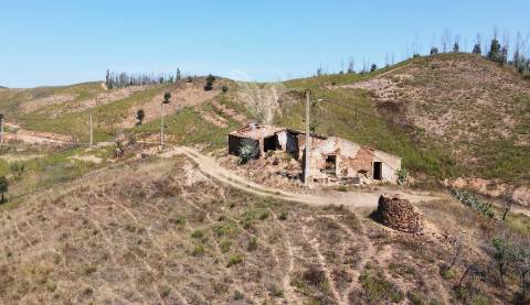Quinta com 9,6750 ha a 25 km da praia da zambujeira