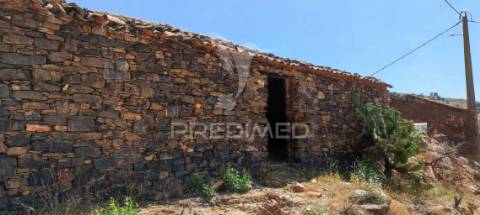 Quinta com 9,6750 ha a 25 km da praia da zambujeira