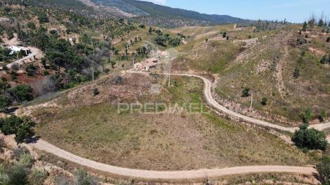 Quinta com 9,6750 ha a 25 km da praia da zambujeira