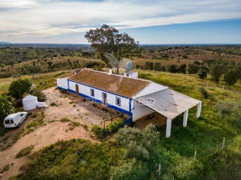Herdade com monte alentejano - serpa