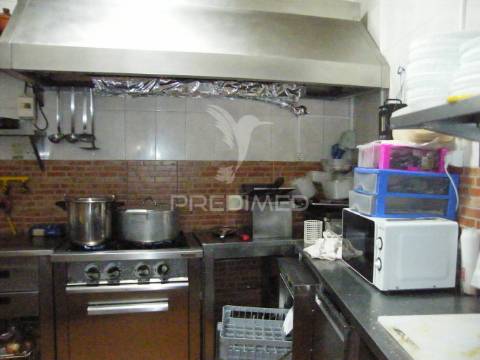 Restaurante bem localizado em nisa 