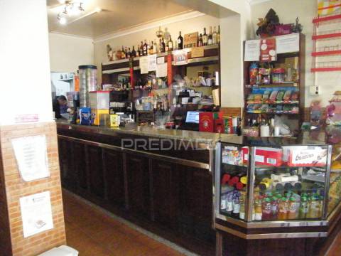 Restaurante bem localizado em nisa 