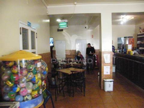 Restaurante bem localizado em nisa 