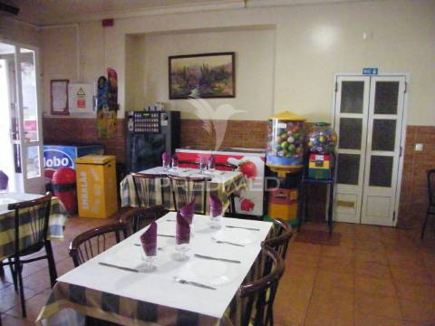 Restaurante bem localizado em nisa 