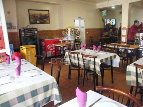 Restaurante bem localizado em nisa 