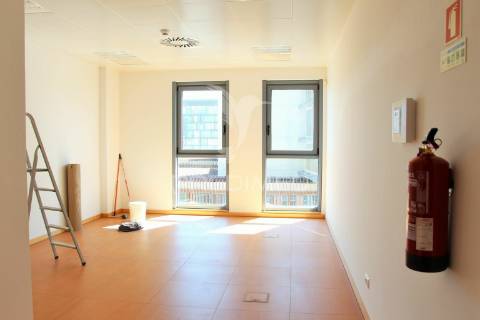 Escritório novo com vista rio - parque das nações