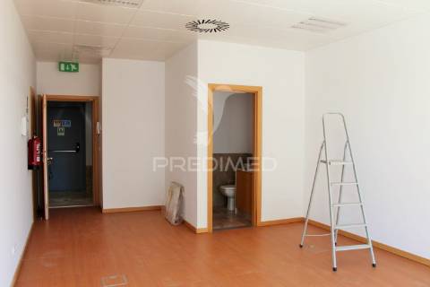 Escritório novo com vista rio - parque das nações