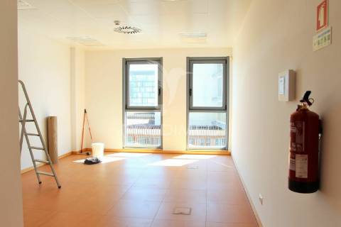 Escritório novo com vista rio - parque das nações