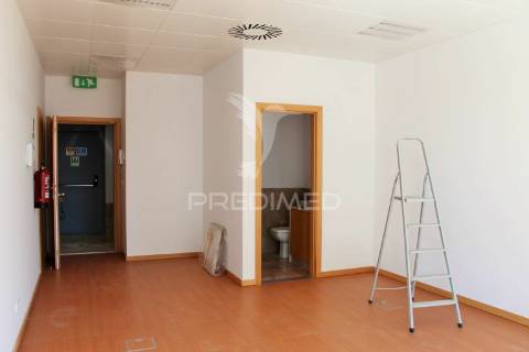 Escritório novo com vista rio - parque das nações