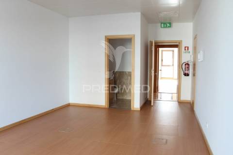 Escritório com vista rio e estacionamento - lisboa