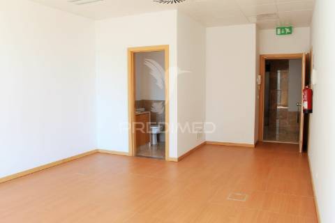 Escritório novo, vista rio - parque das nações