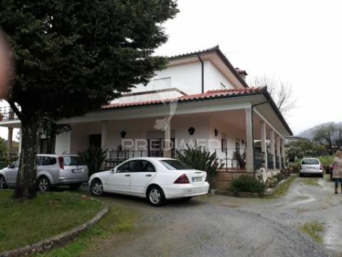 Moradia  t7 com terreno em ponte lima