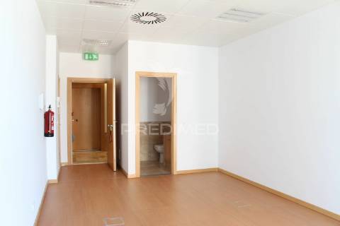 Escritório novo com vista rio - parque das nações