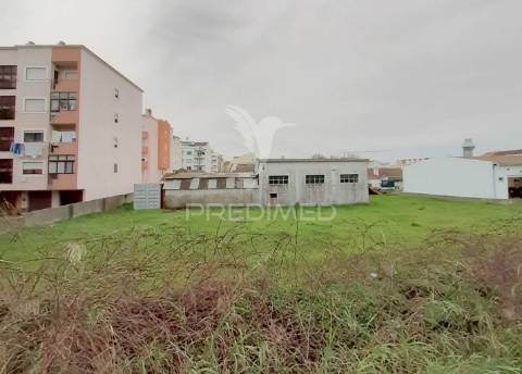 Terreno com viabilidade para 25 fogos