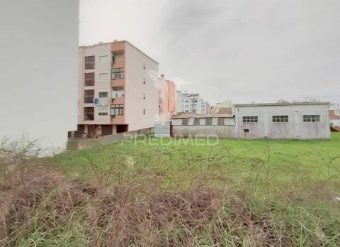 Terreno com viabilidade para 25 fogos