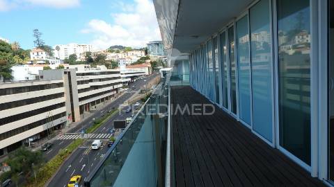 Apartamento t4 no coração do funchal, centro comercial la-vie.