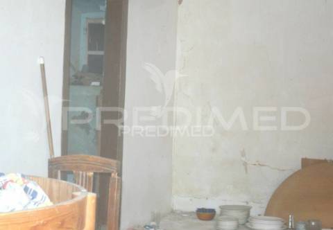 Montoito. casa rústica para recuperar junto à praia