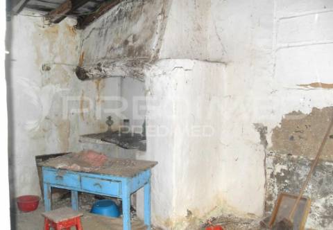 Montoito. casa rústica para recuperar junto à praia