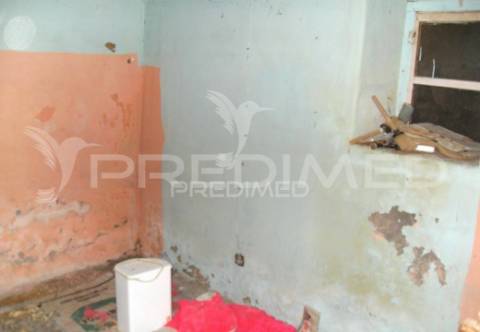 Montoito. casa rústica para recuperar junto à praia