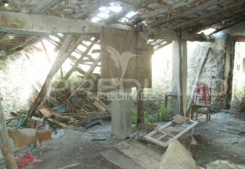 Montoito. casa rústica para recuperar junto à praia