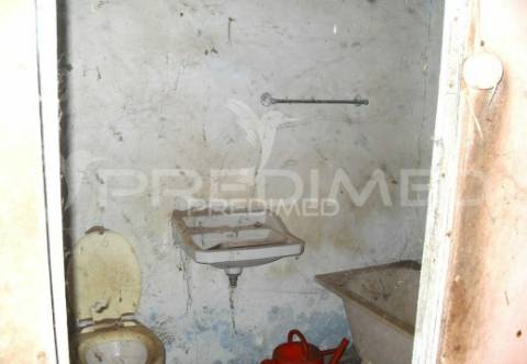 Montoito. casa rústica para recuperar junto à praia