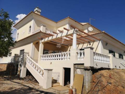 Loulé - moradia com 4 quartos / villa with 4 bedrooms