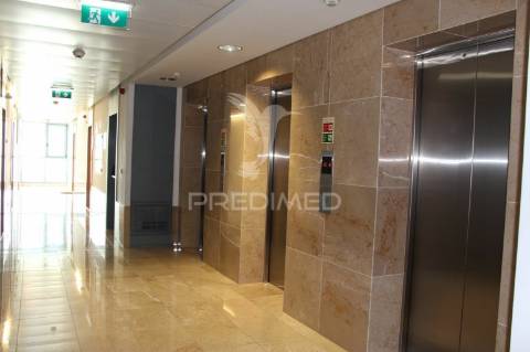 Escritório com vista rio e estacionamento - lisboa