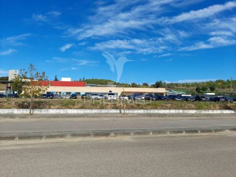 Terreno para construção junto ao complexo aquático.