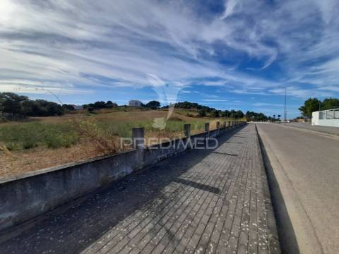 Terreno para construção junto ao complexo aquático.