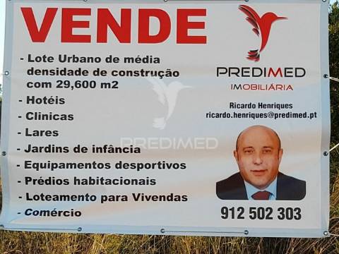 Terreno para construção junto ao complexo aquático.