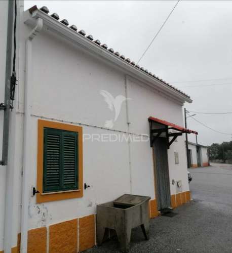 Casa pronta a habitar na aldeia de alagoa