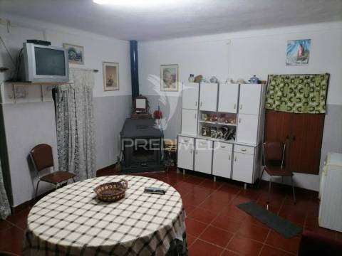 Casa pronta a habitar na aldeia de alagoa