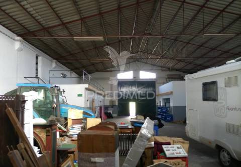 Armazém  - zona industrial de alter do chão