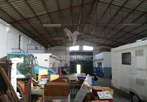 Armazém  - zona industrial de alter do chão