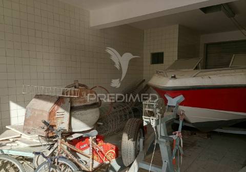 Armazém  - zona industrial de alter do chão