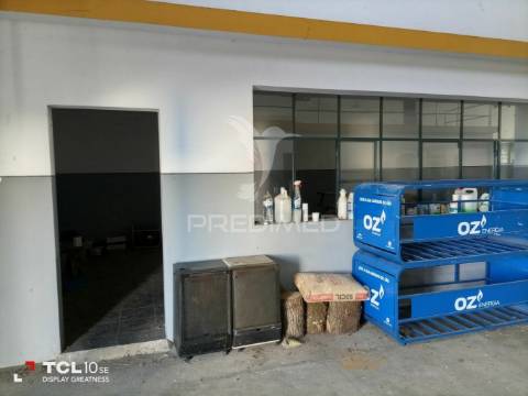 Armazém  - zona industrial de alter do chão