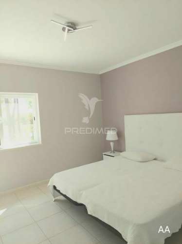 Almancil - moradia com piscina e jardim / private villa located in a green area