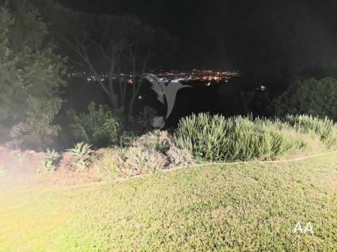 Almancil - moradia com piscina e jardim / private villa located in a green area