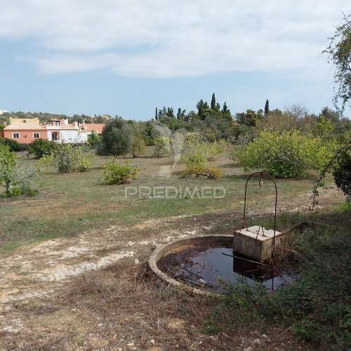 Propriedade 5480m2 em lagos com localização premium