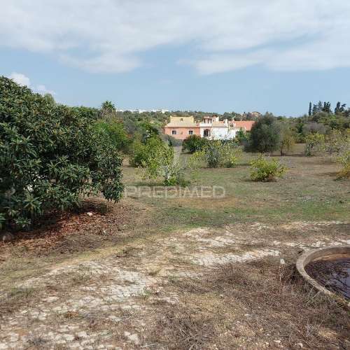 Propriedade 5480m2 em lagos com localização premium