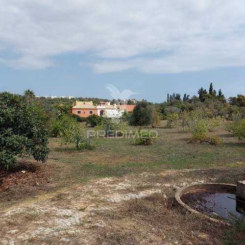 Propriedade 5480m2 em lagos com localização premium