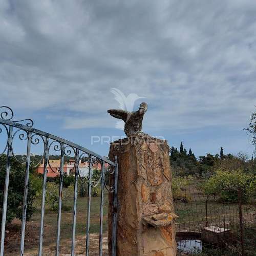 Propriedade 5480m2 em lagos com localização premium