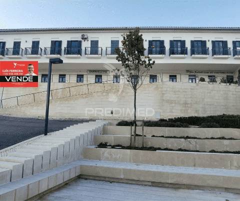 Espaço comercial-excelente localização no centro de pernes