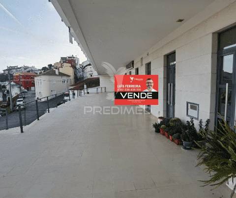 Espaço comercial-excelente localização no centro de pernes