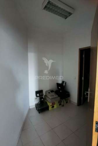 Espaço comercial-excelente localização no centro de pernes